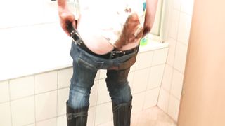 Dirty babe did a mess in her jeans