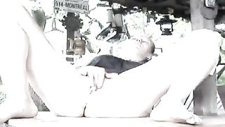 Amateur milf stuffed her pussy with shit