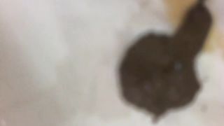 kaviarsex kackstute pooping in the bath