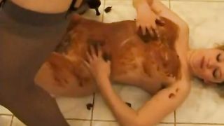 love my shit rubbing the scat around