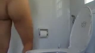 Girl with awesome ass pooping in the toilet