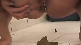 pooping with her tampon in her pussy