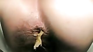 latina showing us how she takes a shit