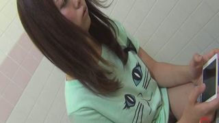 amateur asian filming her ass while taking a poop