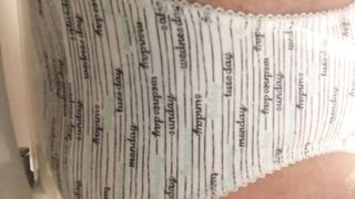 Amateur girl pooping in her panties
