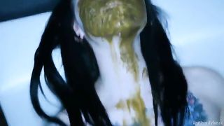 Russian girlfriend swallows her boyfriends poop