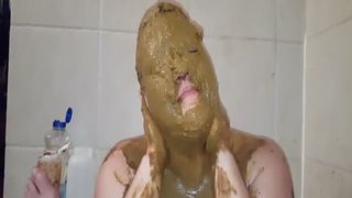 Fat mature woman rubbing poop on naked body