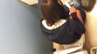 Hidden camera caught a college girl peeing and pooping