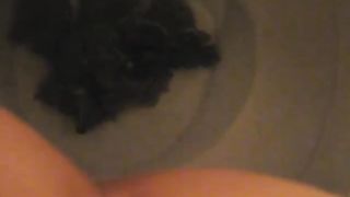 Amateur girl records her ass in close up