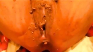 Amateur girl rubbing poop on her shaved pussy
