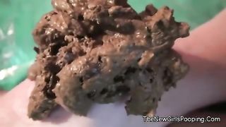 Sexy babe shitting on her feet