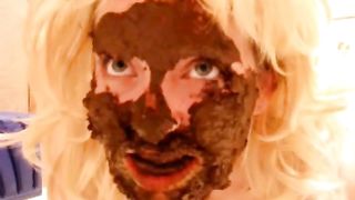 Blonde babe sucking a dirty dick