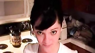 Amateur teen wiping her dirty ass