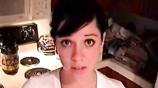 Amateur teen wiping her dirty ass