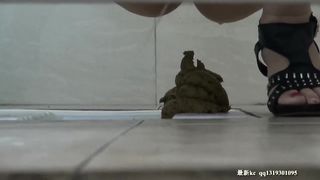 Spying on a Chinese woman that's pooping