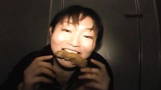 18 year old playing with her poop