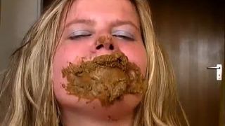 Blonde babe smears crap on her face