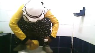 Mix of Thai girls using public bathrooms