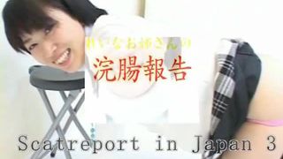 Sexy Japanese teen shitting