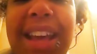 Ebony slut shitting