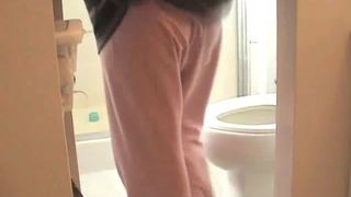 Amateur girl pooping