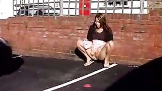 Sexy Japanese girls peeing in a parking lot