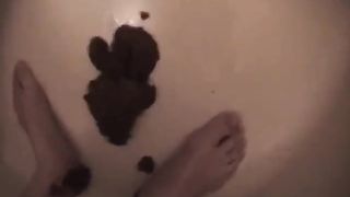 Japanese teen shitting in bathtub