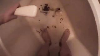 Japanese teen shitting in bathtub