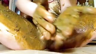 Barbara fisting her scat pussy