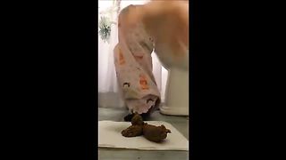 Undressed slowly to poop