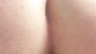 Bubble butt babe shitting