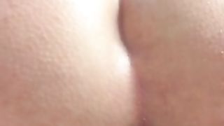 Bubble butt babe shitting