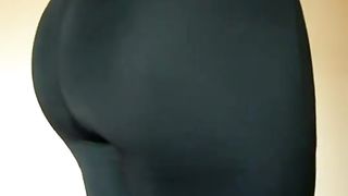 Big turd in black leggings