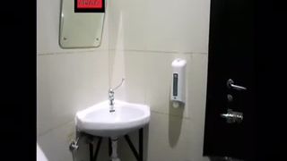 Aamteur girl shitting in public sink