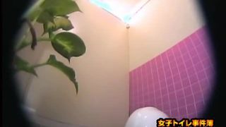 Japanese girl taking a loud turd