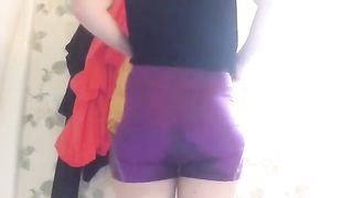 Shitting in tight yoga shorts