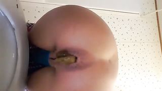 Huge dump from small girl