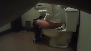 Spying on a girl shitting