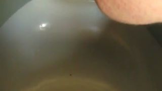 Girl with big ass pooping in toilet