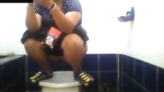 Mix of Asian girls shitting