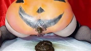 Halloween girl shitting