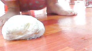 Chinese girl can send you gifts