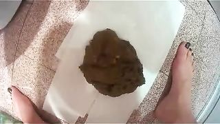 Hot teen shitting a big pile