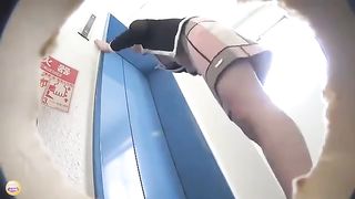 Amazing Japanese babes pooping