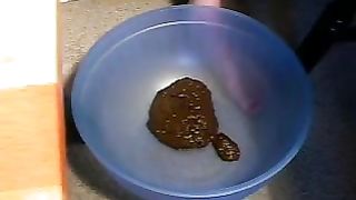 Eating her own shit with pizza