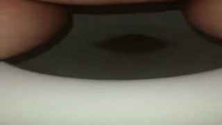 Amateur babe shitting