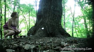 Pregnant babe shitting outdoor