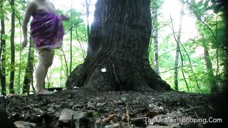 Pregnant babe shitting outdoor