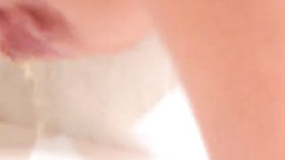 Peeing amateur girl