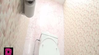 Teen with ugly butthole shitting